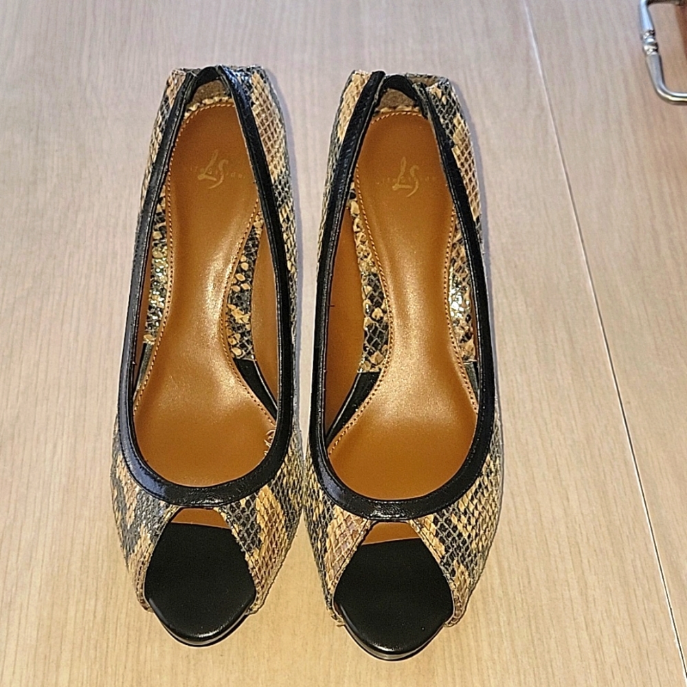 Lifestyle beige snake heel. Size 9M.